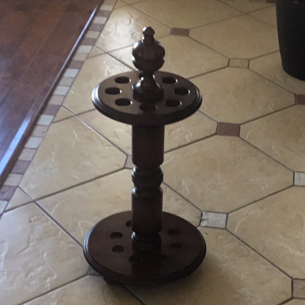 Solid wood pool cue stand, 8 cues